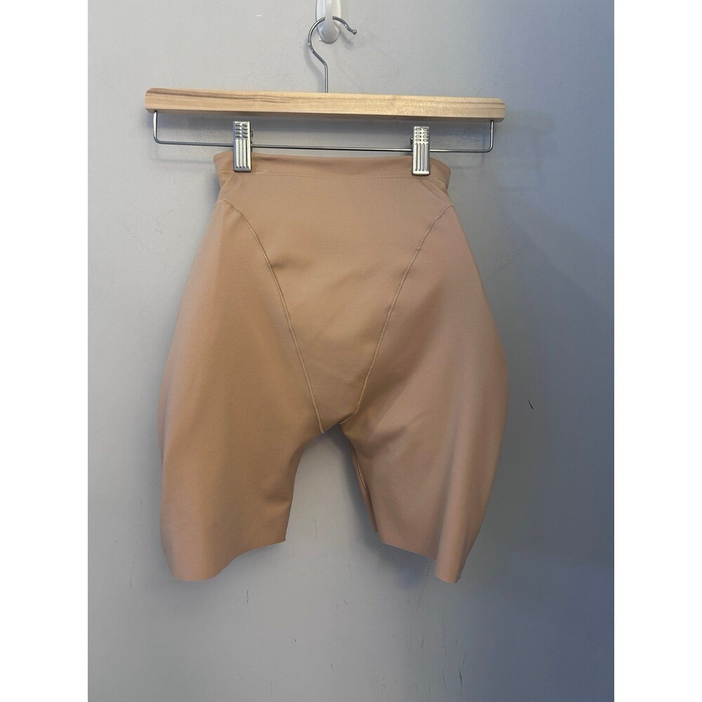 Skims Body Butt and Hip enhancing padded shorts XS clay New